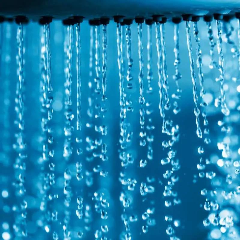 photo show clear water in shower glass